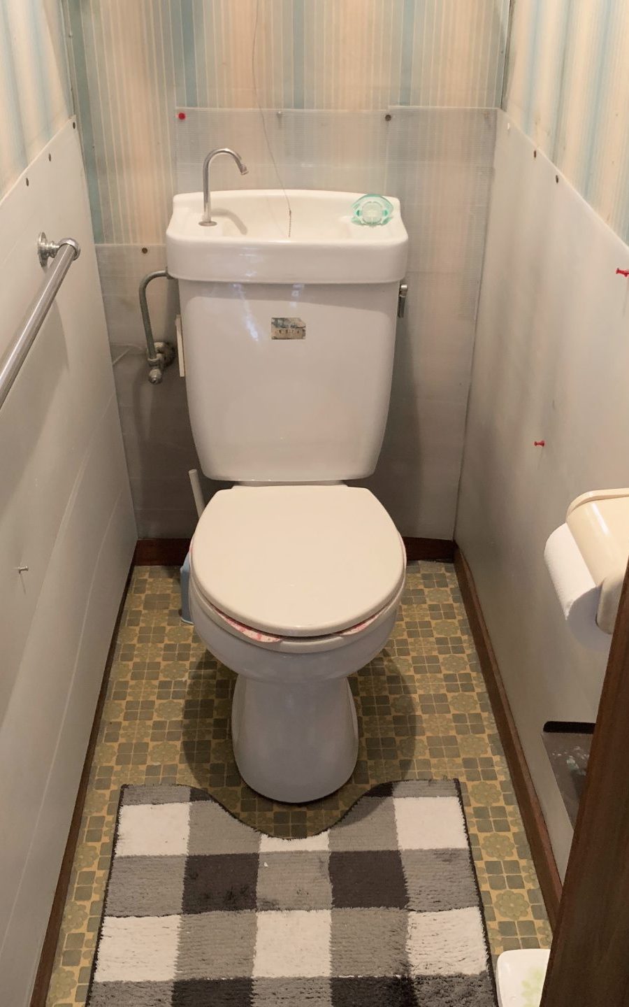 市原市の築40年水廻りリフォーム　トイレ施工前