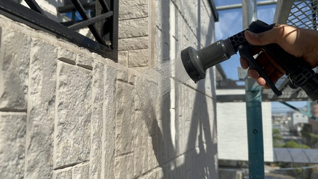 市原市五井　バルコニー下の軒裏天井の雨漏り　散水試験