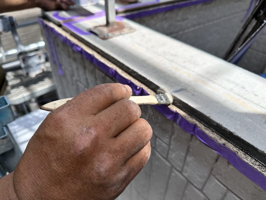 市原市五井　バルコニー笠木の修理　プライマー塗布