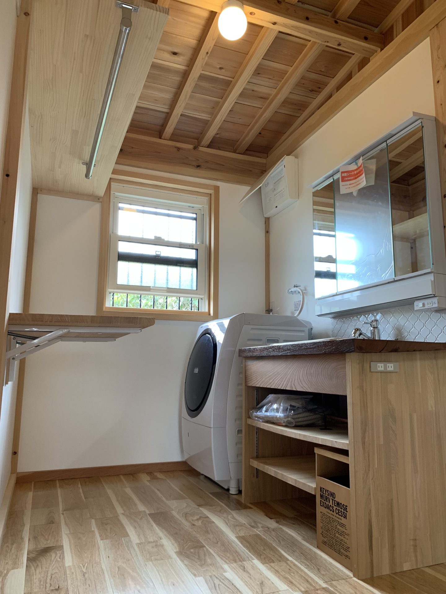 市原市 古民家再生リフォーム 施工後　造作の洗面化粧室